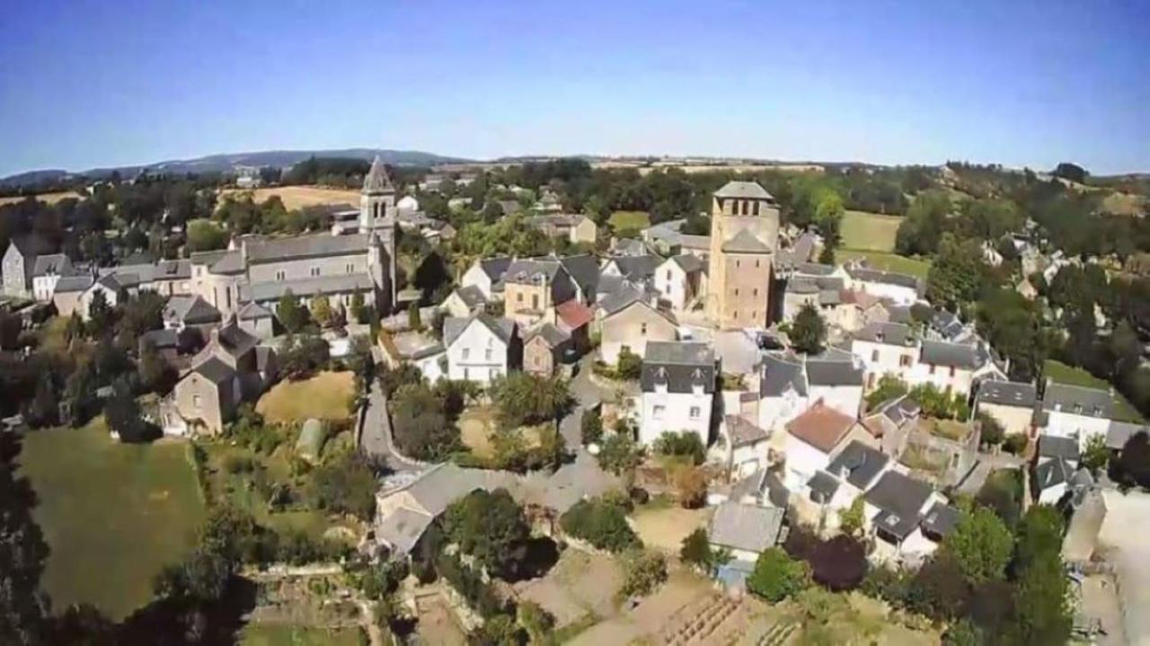 Le Gite De La Vieille Eglise De Coussergues Buitenkant foto